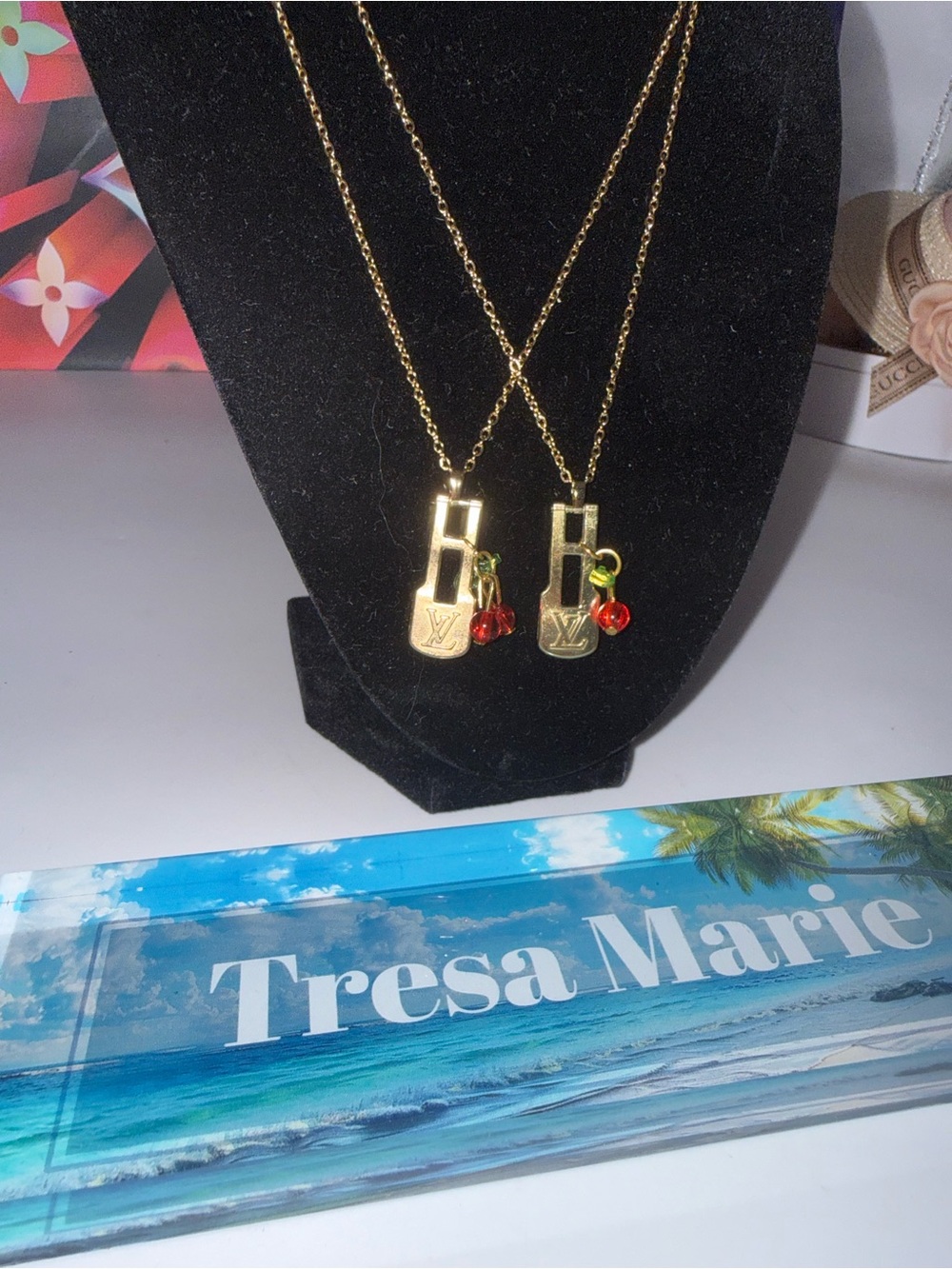 Necklaces - Picture 4 of 5